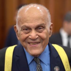 Magdi Yacoub, FRS, OM